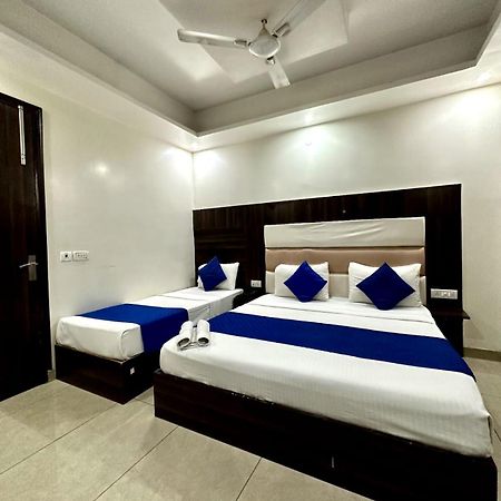 Hotel Sky Plaza New Delhi Ngoại thất bức ảnh