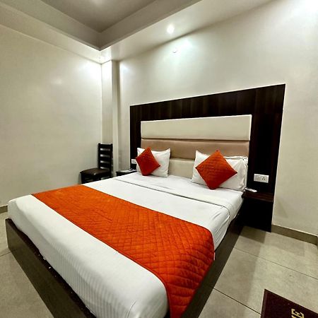 Hotel Sky Plaza New Delhi Ngoại thất bức ảnh