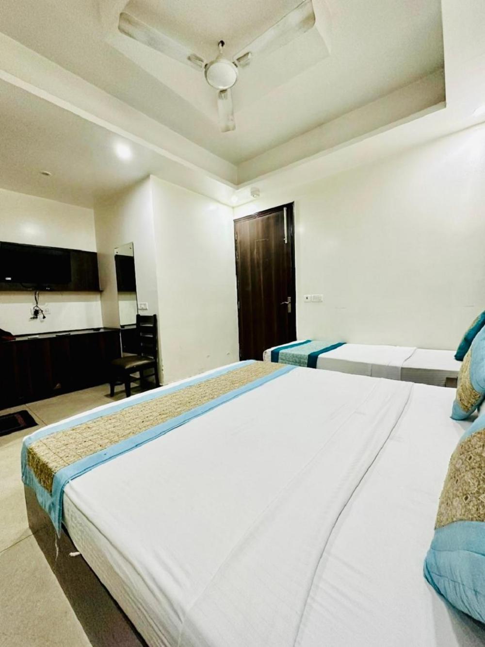 Hotel Sky Plaza New Delhi Ngoại thất bức ảnh