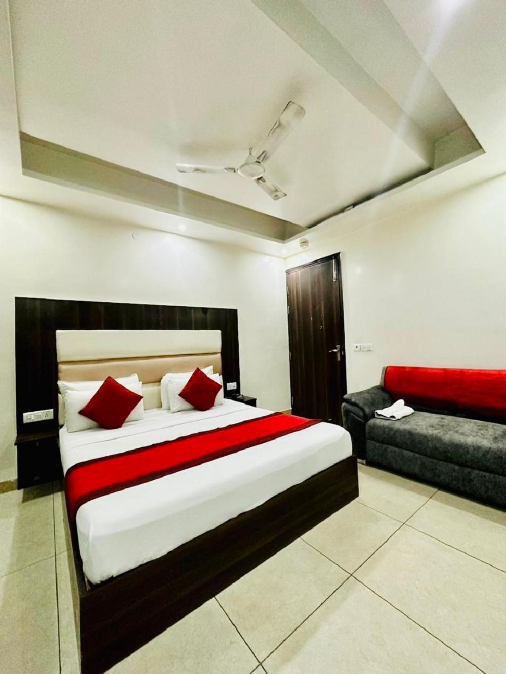 Hotel Sky Plaza New Delhi Ngoại thất bức ảnh