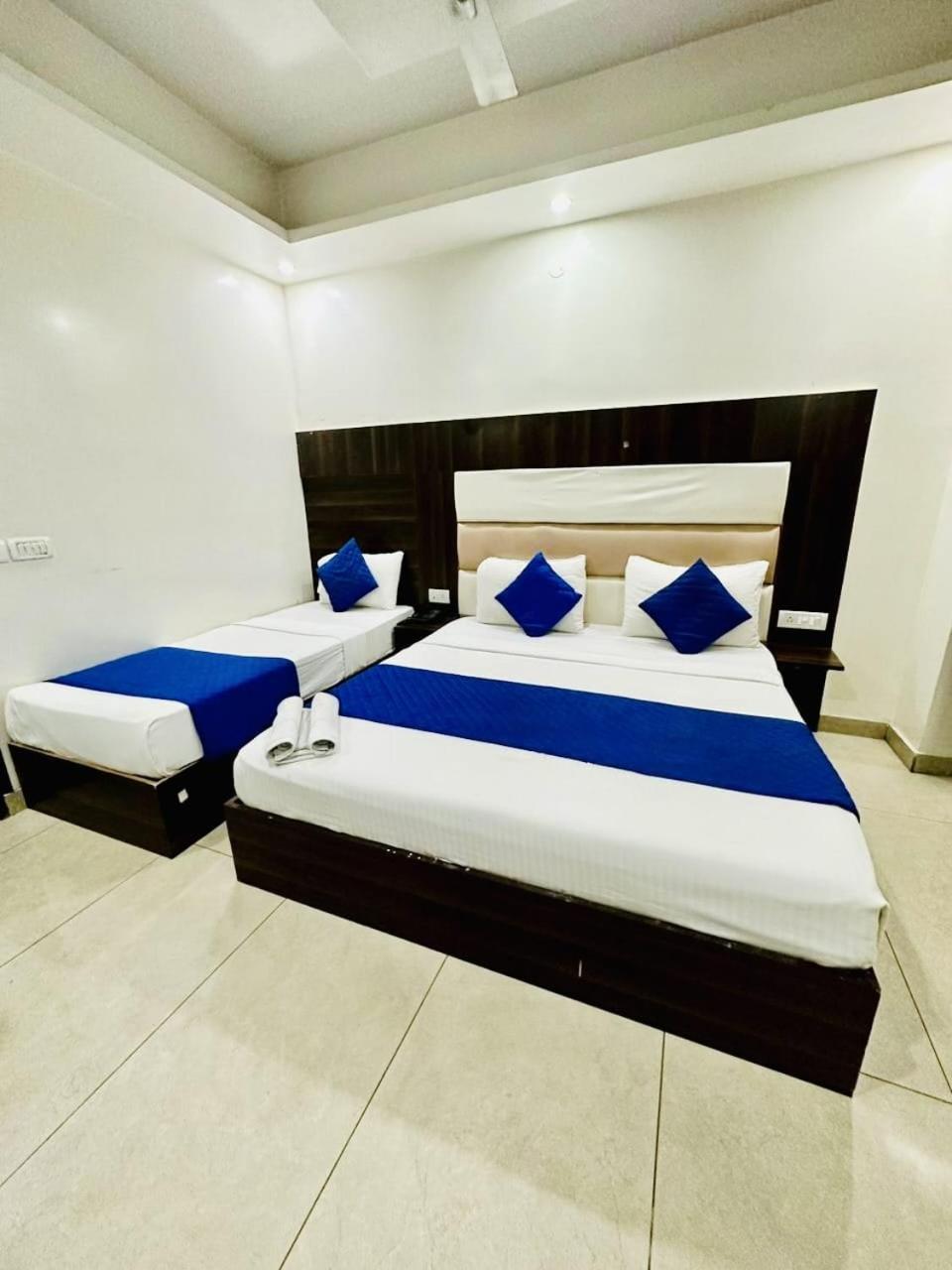 Hotel Sky Plaza New Delhi Ngoại thất bức ảnh