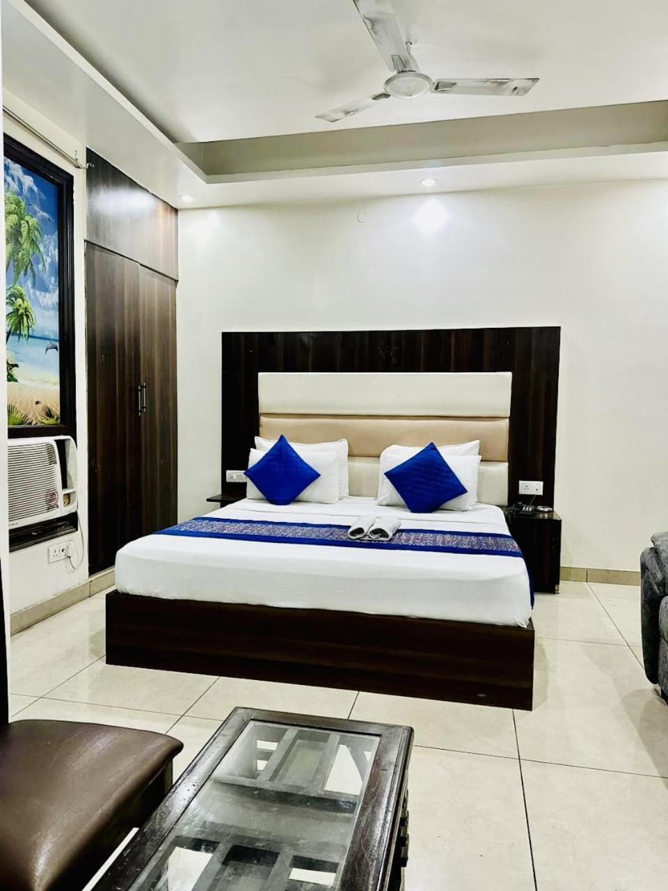 Hotel Sky Plaza New Delhi Ngoại thất bức ảnh